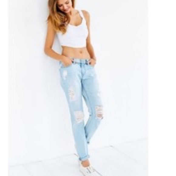 BDG Distressed High Rise Mom Jean 27 Light Wash - Picture 2 of 13